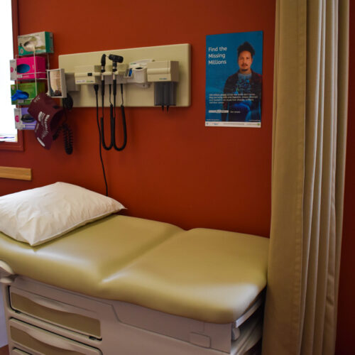 a medical room with equipments and a bed